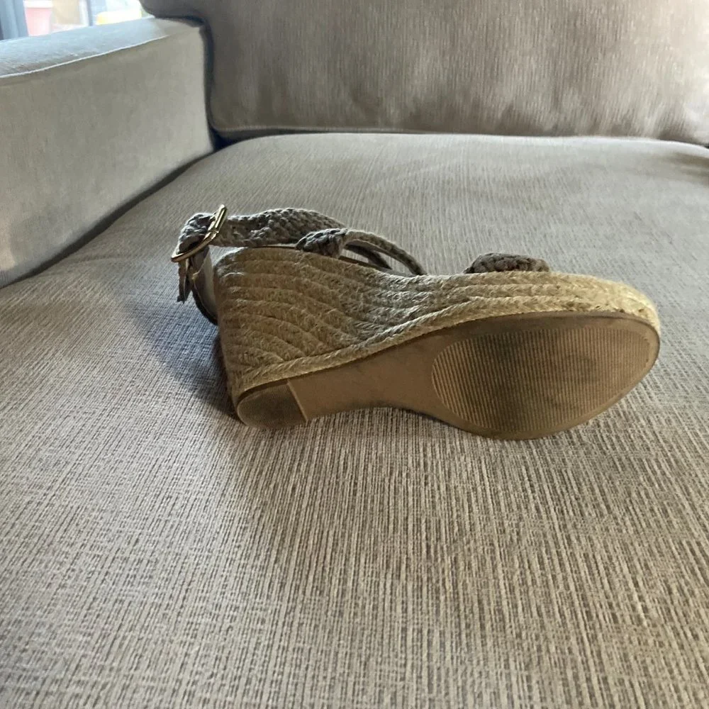 Steve Madden Khaki/Tan ankle wrap 4.75 inch wedge heel - Size 9 - Worn just once - Picture 2 of 13